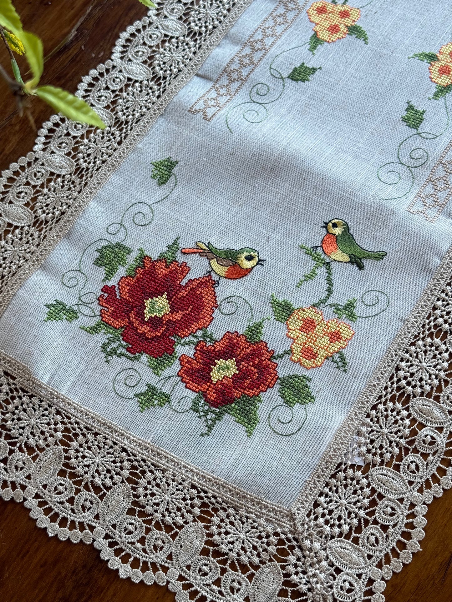 florcita runner with birds