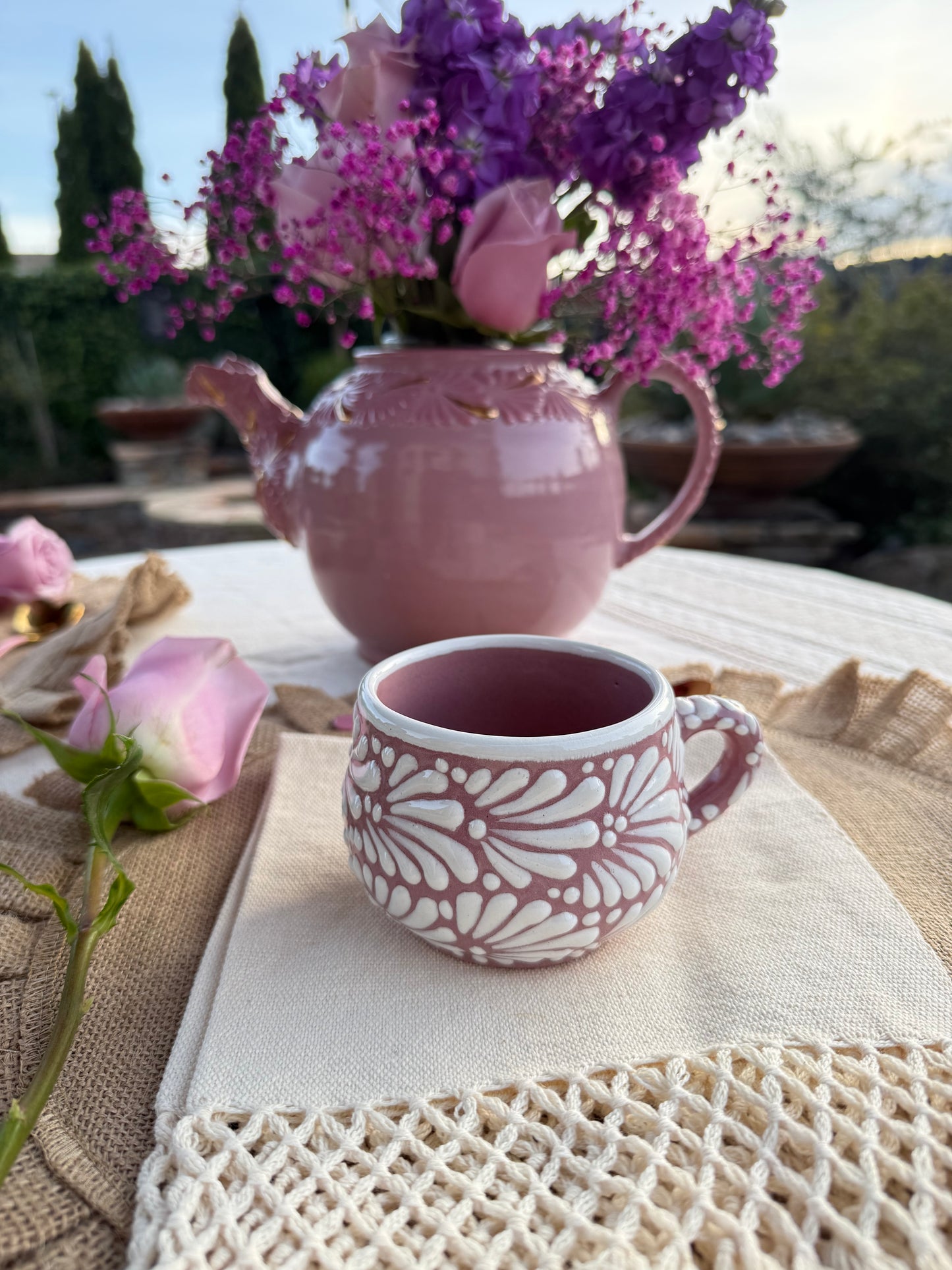 pink & white taza