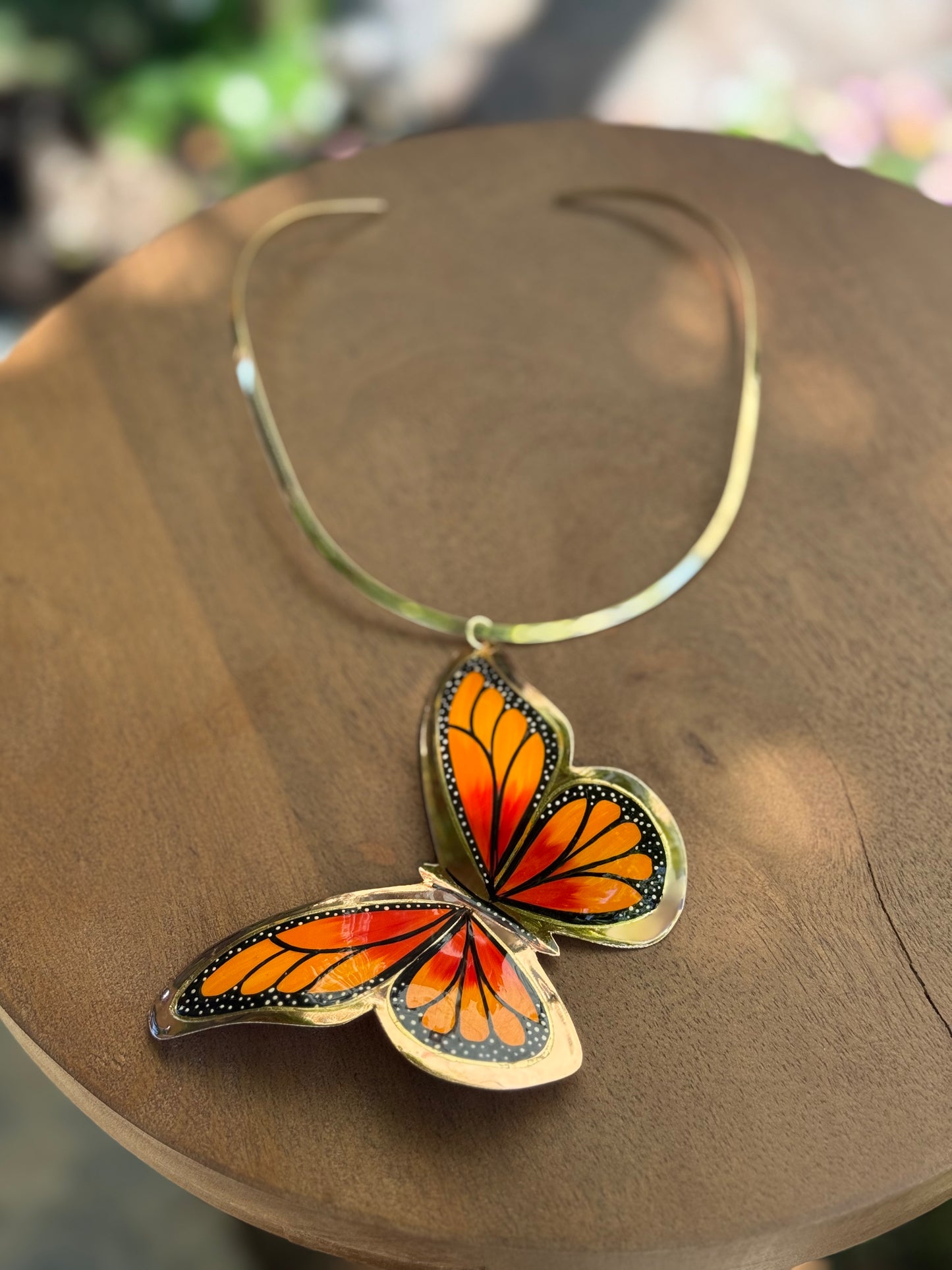 choker de mariposa monarca