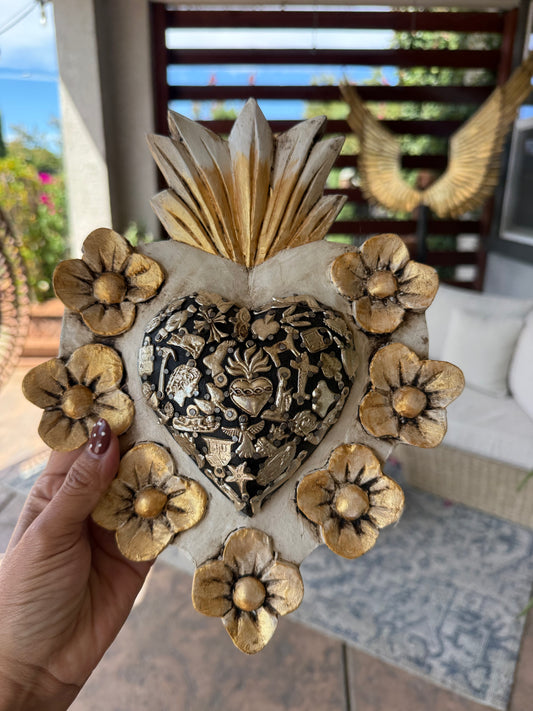 corazon tallado de milagros