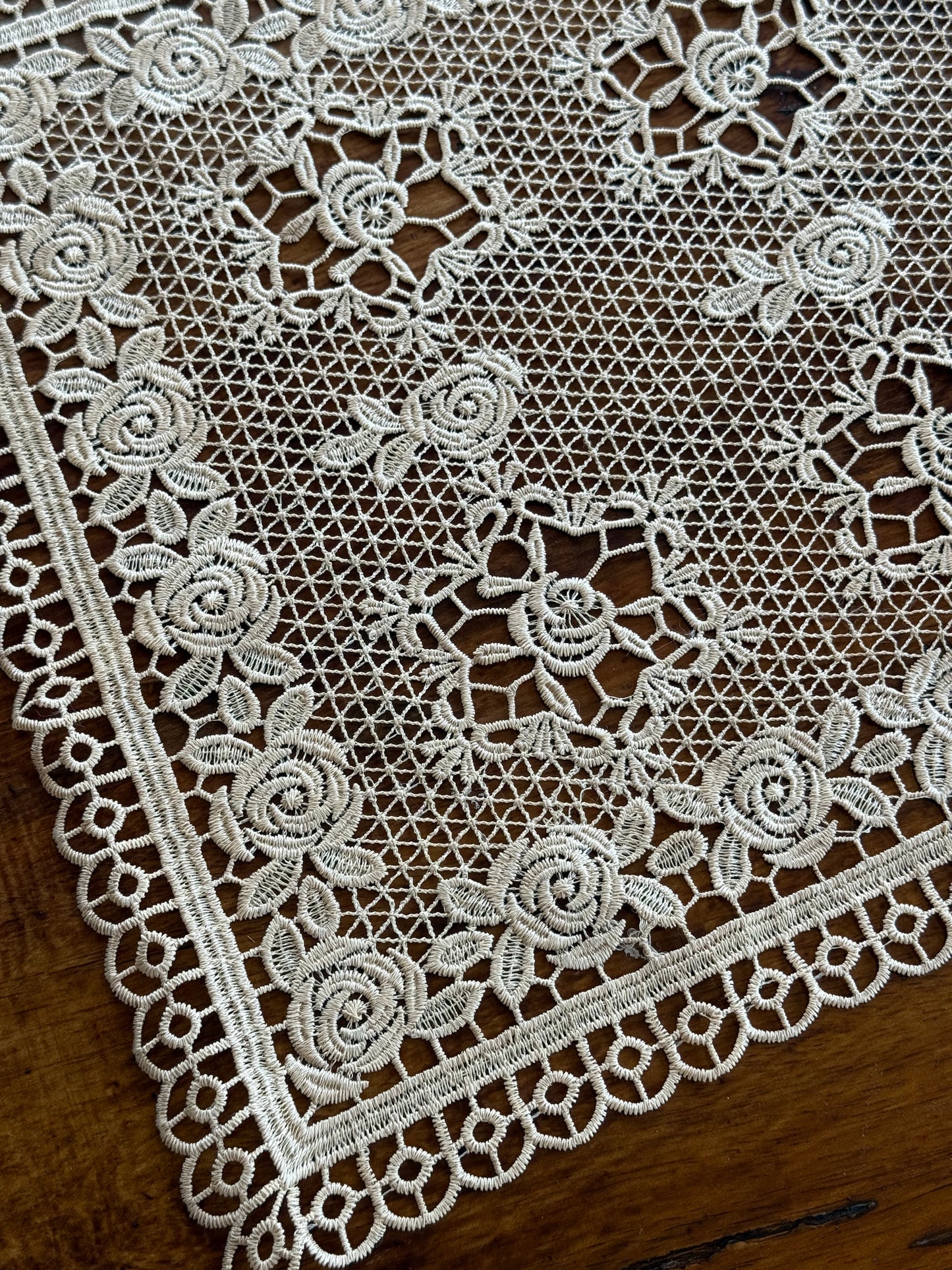 lace runner