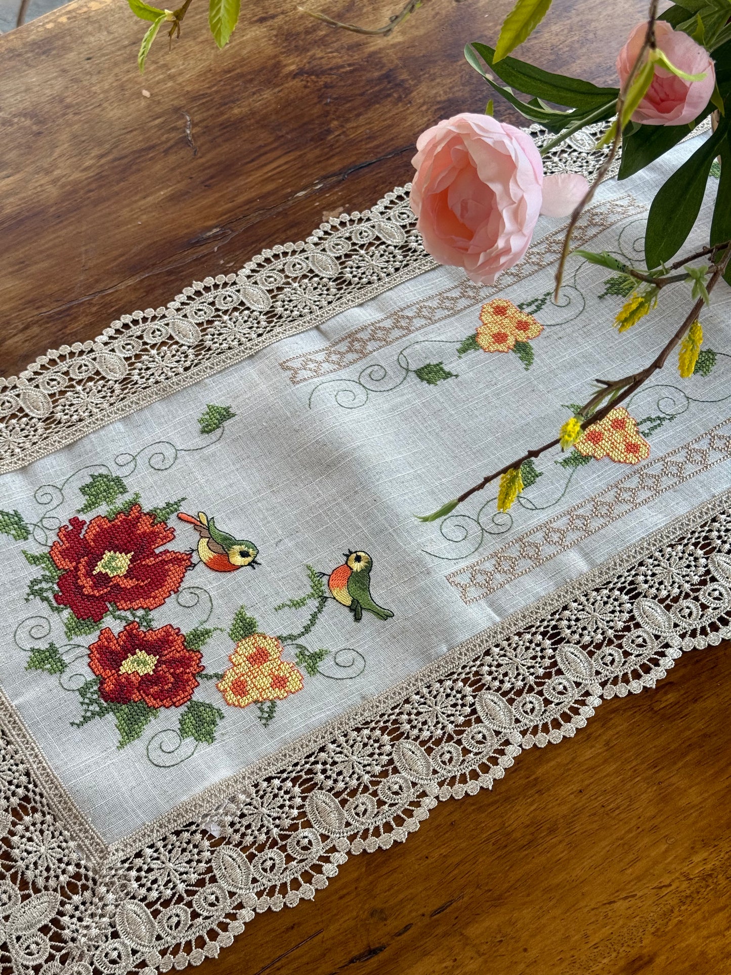 florcita runner with birds