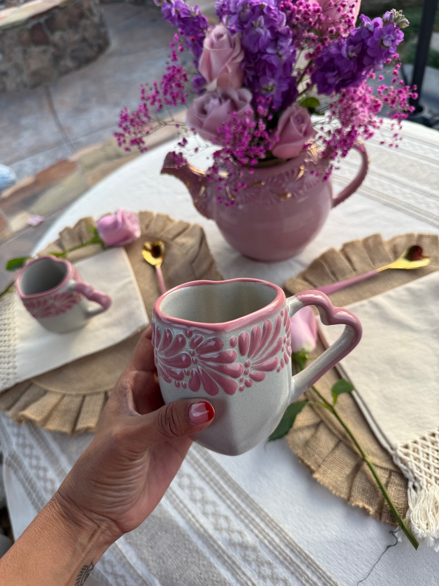 pink heart shaped taza
