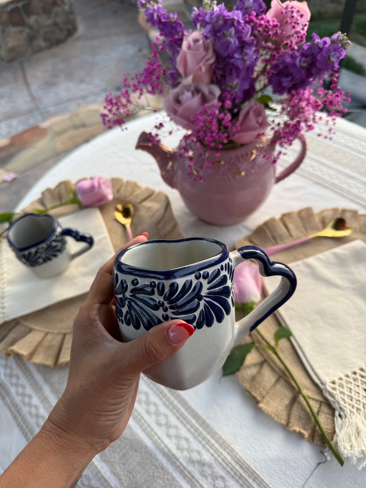dark blue heart shaped taza