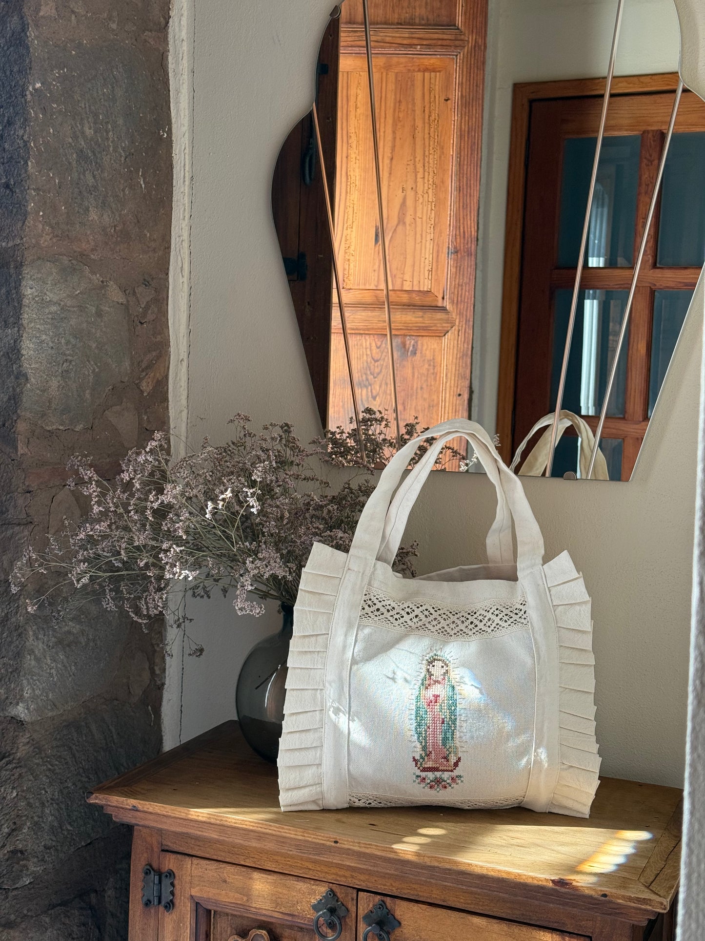 PRE-ORDER Virgencita tote bag con bordado
