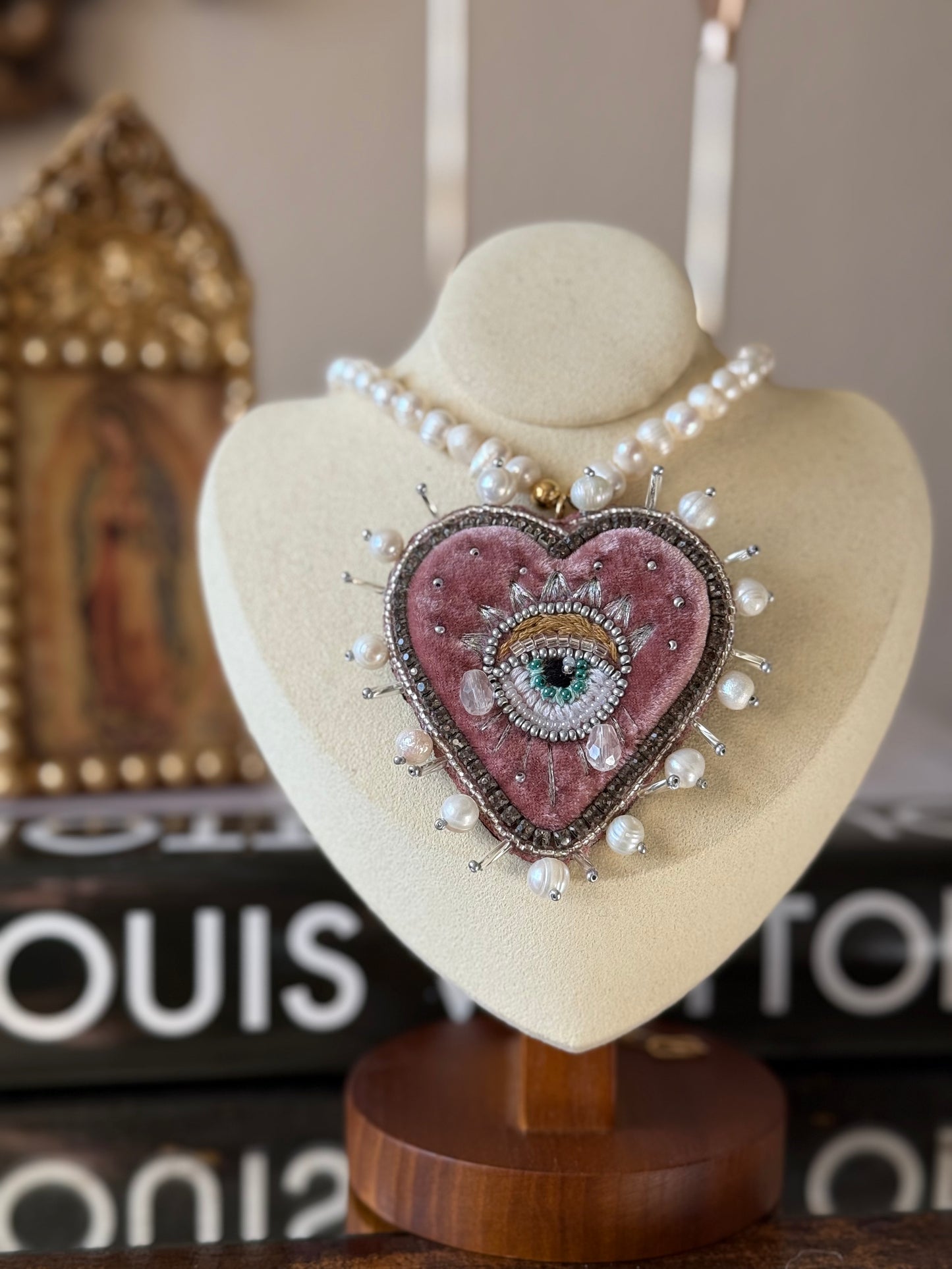 Pink corazón necklace