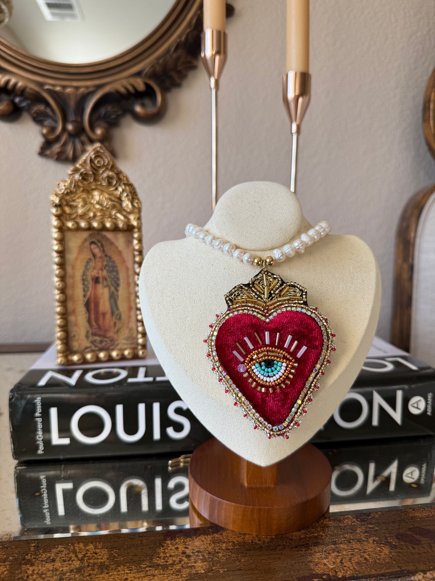corazon rojo con ojo necklace