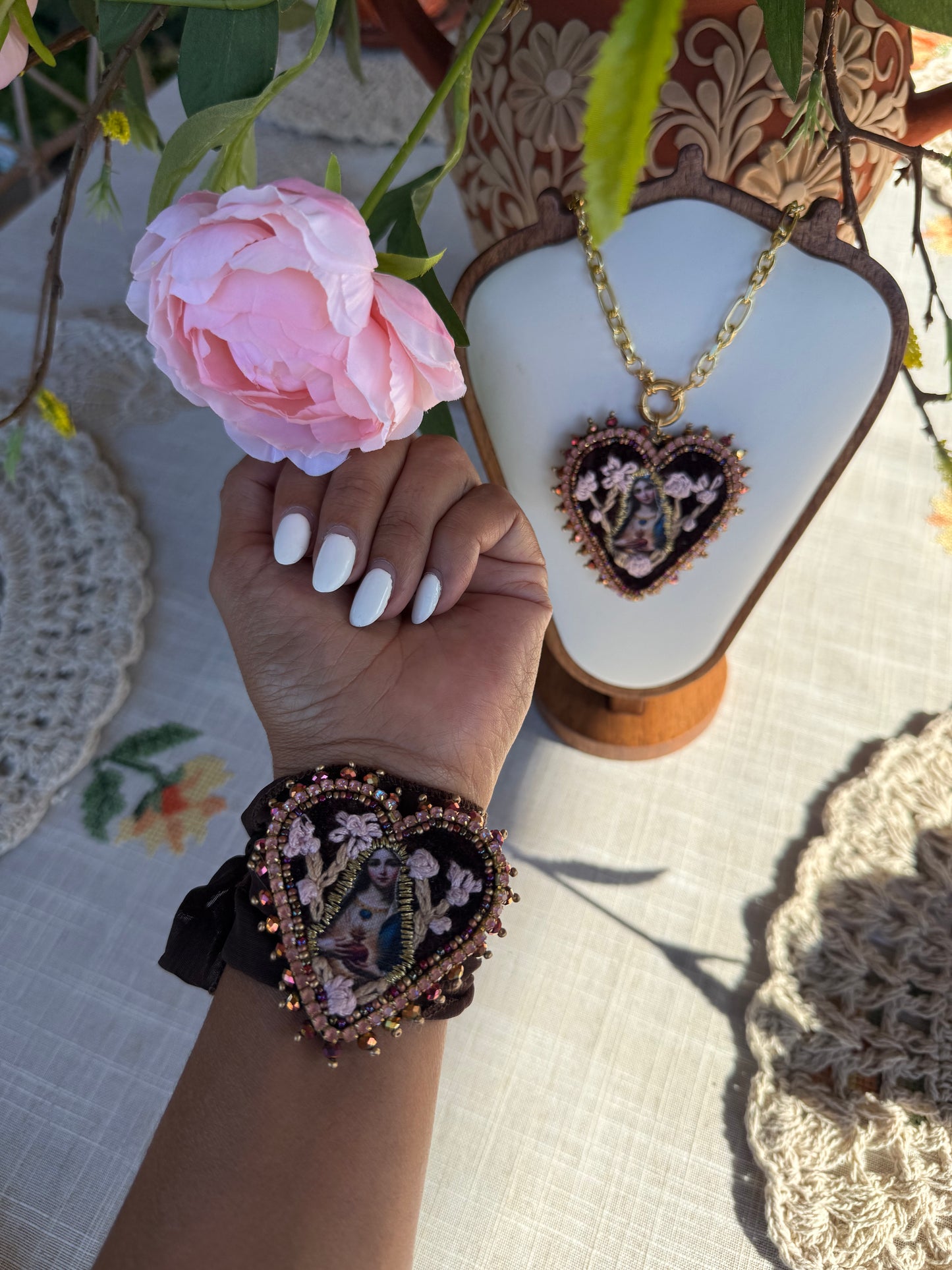 virgen sagrado corazon bracelet (brown)